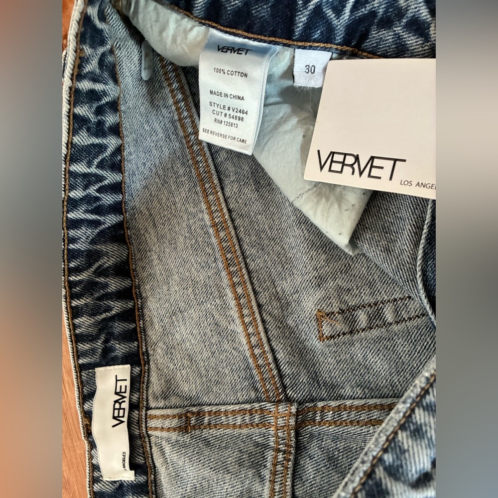 Vervet Super high waisted distressed straight crop light wash jeans size 30 - Picture 5 of 5